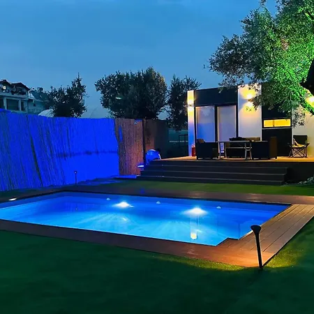 מלון Merkezde Havuzlu 2 Aileye Uygun 3*