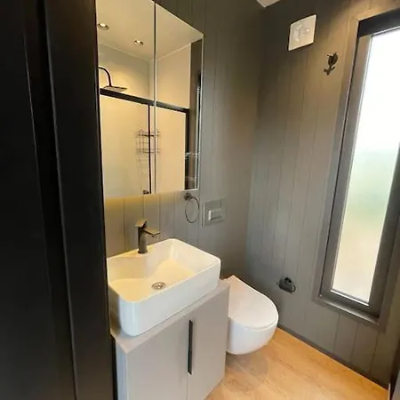 Hotel Merkezde Havuzlu 2 Aileye Uygun