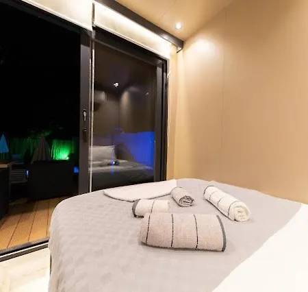 Hotel Merkezde Havuzlu 2 Aileye Uygun 3*